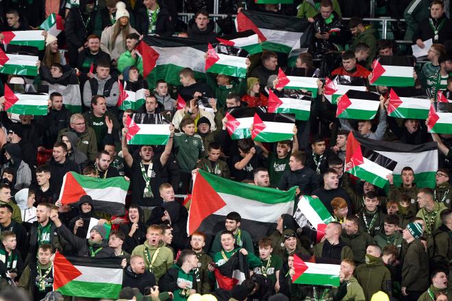 Banderas palestinas en el Celtic-Atlético de Madrid (Foto: Cordon Press).