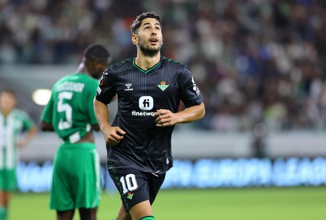 La celebración del gol de Ayoze Pérez al Aris Limassol en Europa League (Foto: EFE)