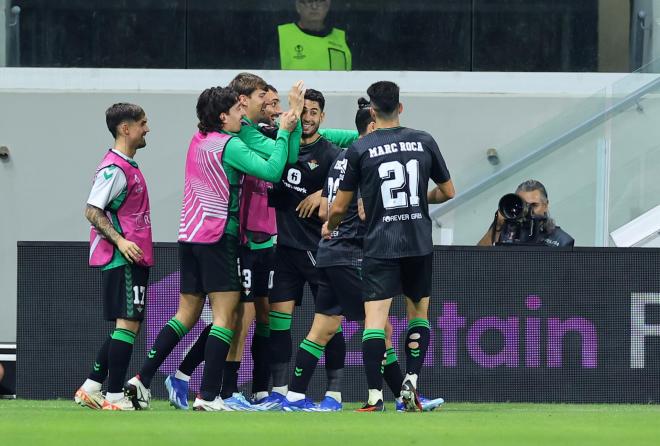 La celebración del gol de Ayoze al Aris (Foto: EFE)