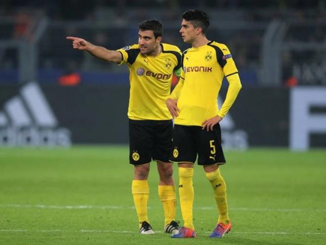 Marc Bartra y Sokratis, cuando eran jugadores del Borussia de Dortmund.