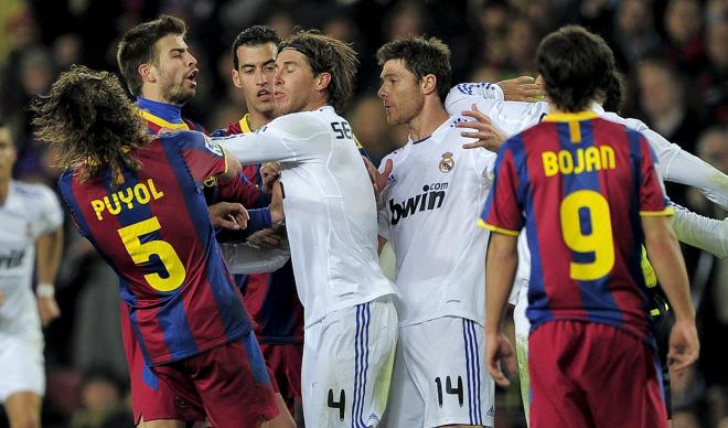 Una de las peleas y agresiones durante el Real Madrid - Barcelona.