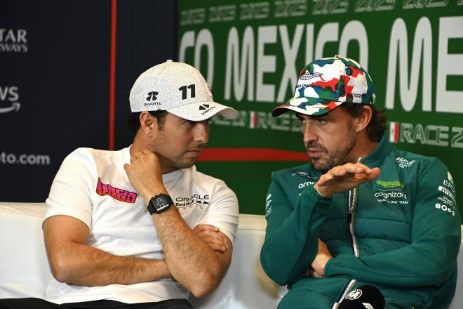 Sergio Pérez y Fernando Alonso en el GP México (Foto: Cordon Press).