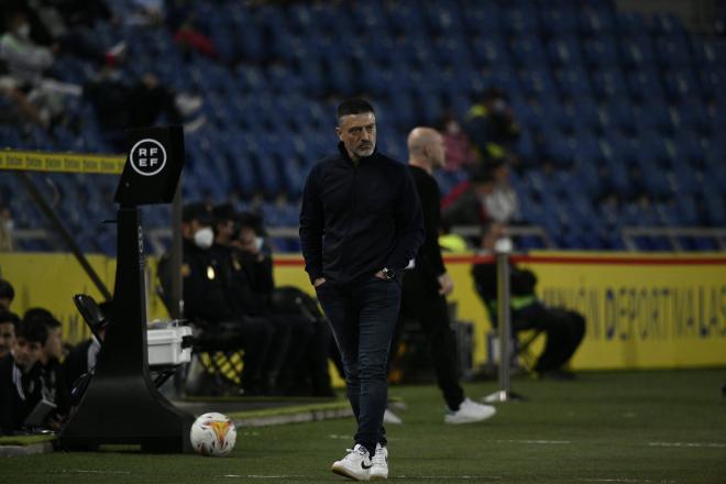 García Pimienta busca repetir triunfo con la UD Las Palmas ante el Atlético. (Foto: Cordon Press).