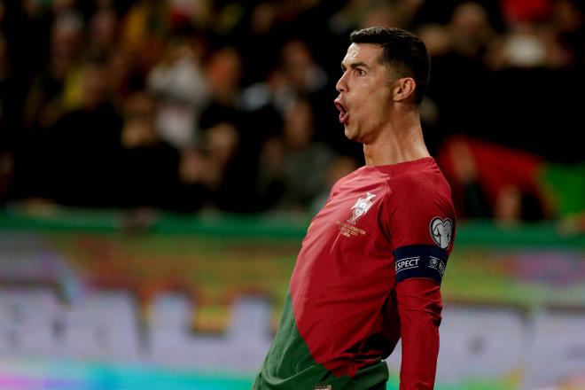 Cristiano Ronaldo celebra un gol en la clasificación para la Eurocopa 2024 (Cordon Press).