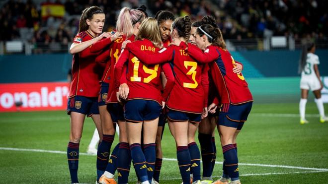 Las jugadoras españolas celebran un gol (@Sefutbol)