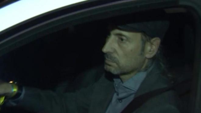 Mikel Camps, en su coche saliendo de Monjuic tras el partido contra el Shakhtar