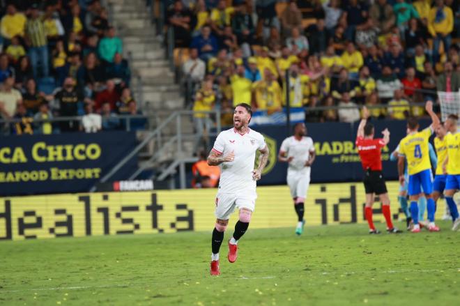 Sergio Ramos celebrando el gol que luego fue anulado (Foto: Cristo García)