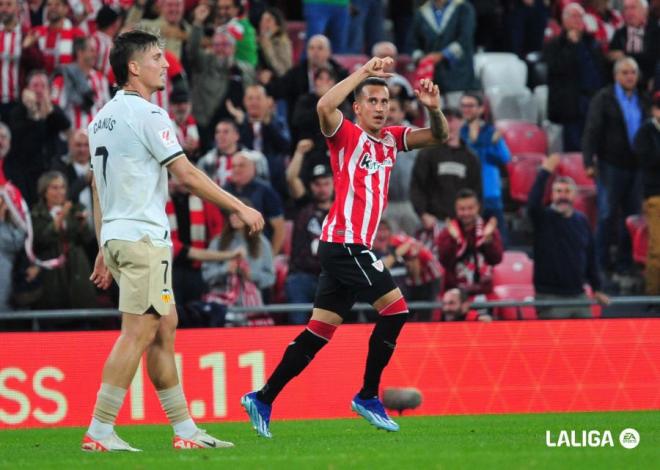 Berenguer celebra su gol contra el Valencia CF en San Mamés (Foto: LaLiga).