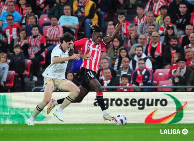 Javi Guerra y Nico Williams, en el Athletic Club - Valencia CF de San Mamés (Foto: LALIGA):