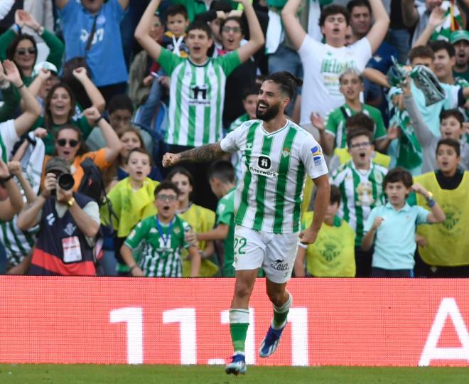 Isco Alarcón celebra un gol con el Real Betis (Foto: Kiko Hurtado)