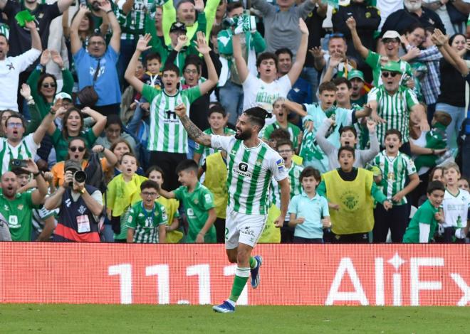 La celebración de Isco Alarcón (Foto: Kiko Hurtado)