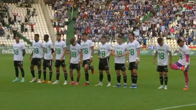 Los jugadores visten la camiseta de Álvaro Prieto en el Córdoba - Recre