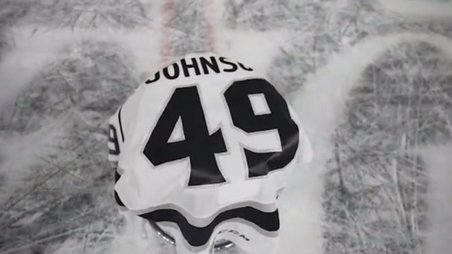 Camiseta de Johnson durante uno de los homenajes que le ha rendido el mundo del hockey