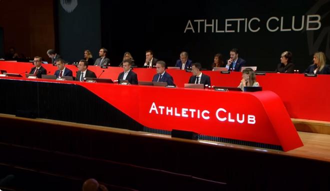 La Junta Directiva del Athletic Club presidida por Jon Uriarte en la pasada asamblea del Palacio Euskalduna.