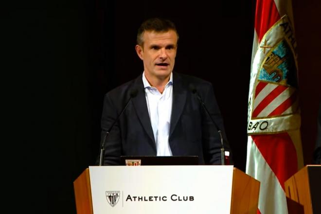 Jon Uriarte habla ante la asamblea de Socios del Athletic Club.
