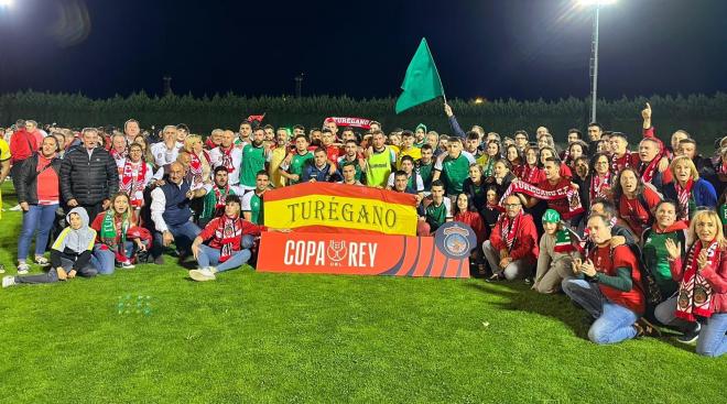Los jugadores del Turégano celebrando su clasificación para la Copa del Rey (Foto: Turégano FC).