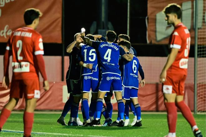 Los jugadores del Oviedo celebran uno de los goles de Masca (Foto: Cordon Press).