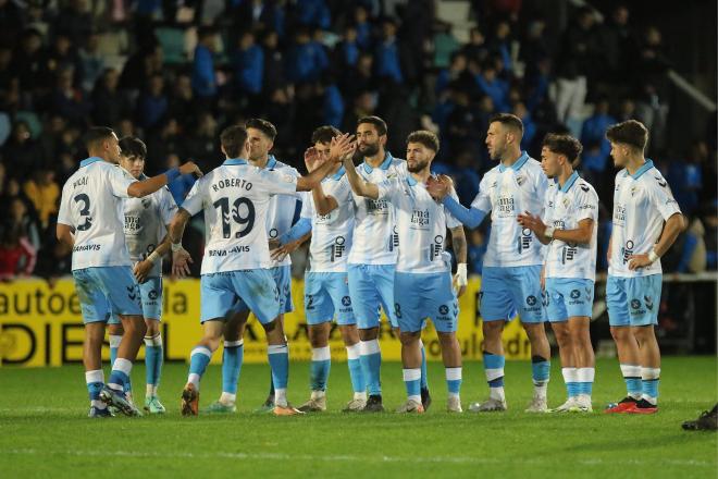 Los jugadores del Málaga celebran que han pasado de ronda en Copa (Foto: Cordon Press).