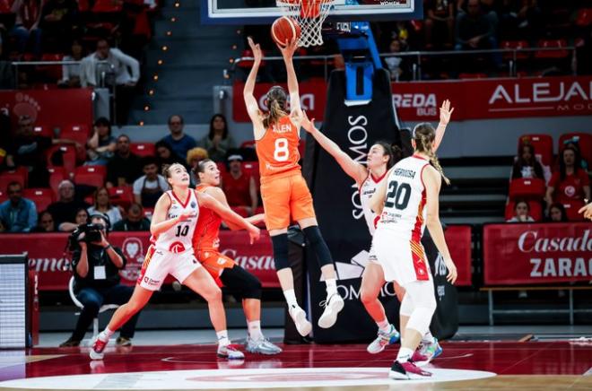 La falta de acierto condena al Valencia Basket Femenino en su visita a Zararagoza (59-47)