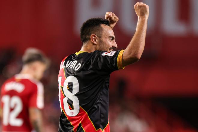 Álvaro García celebra un gol con el Rayo (Foto: Cordon Press).