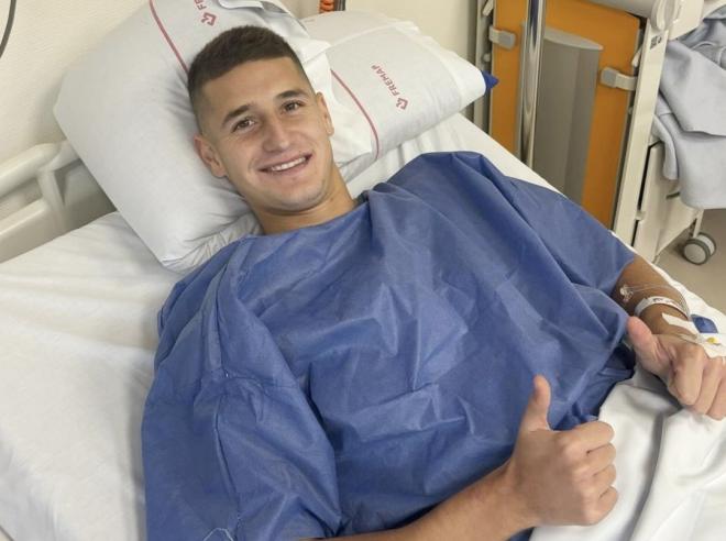 Miguel Baeza, operado de la rodilla (Foto: Instagram).