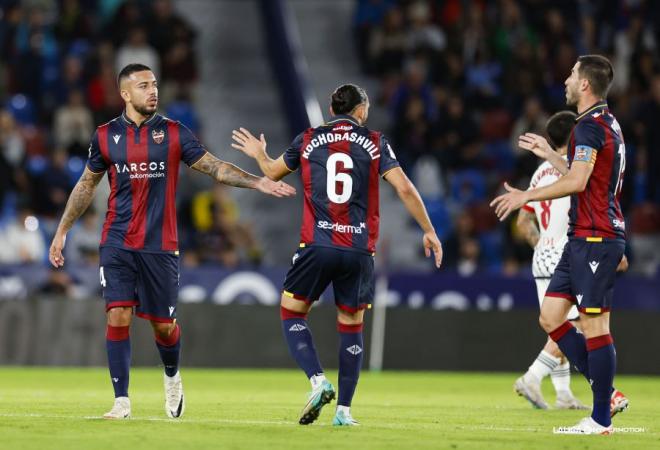 Kocho celebra su gol en el Levante - Mirandés. (Foto: LALIGA)
