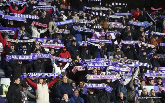 Afición del Real Valladolid ante el Tenerife.