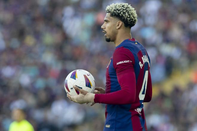 Ronald Araujo, en el Clásico Barcelona-Real Madrid (FOTO: Cordón Press).