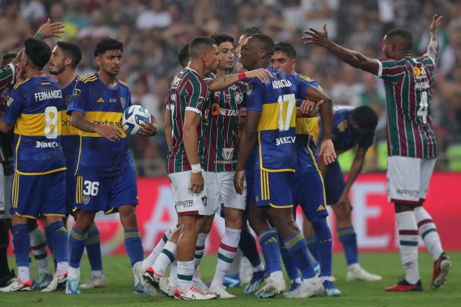 Tangana entre los jugadores del Fluminense y los de Boca Juniors en la final de la Libertadores (Fo