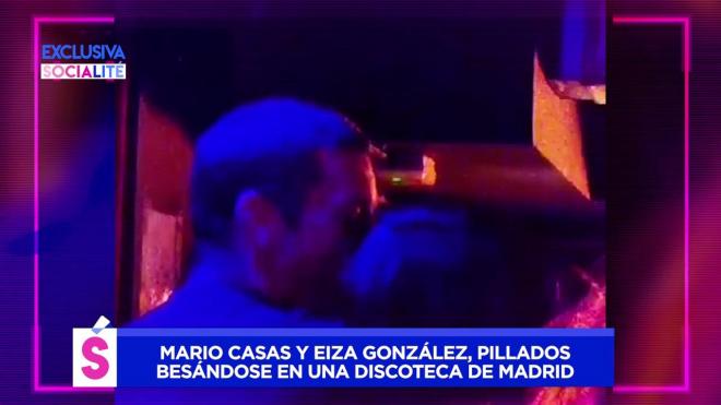 Mario Casas y Eiza González besándose apasionadamente ('Socialité')