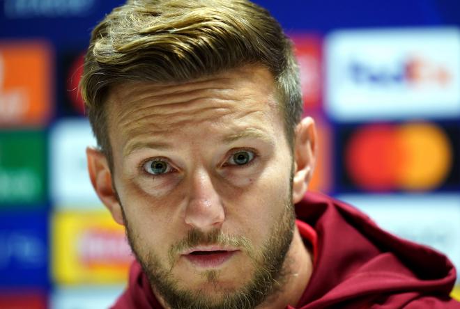 Rakitic, en la rueda de prensa de Londres (Foto: Cordon Press).