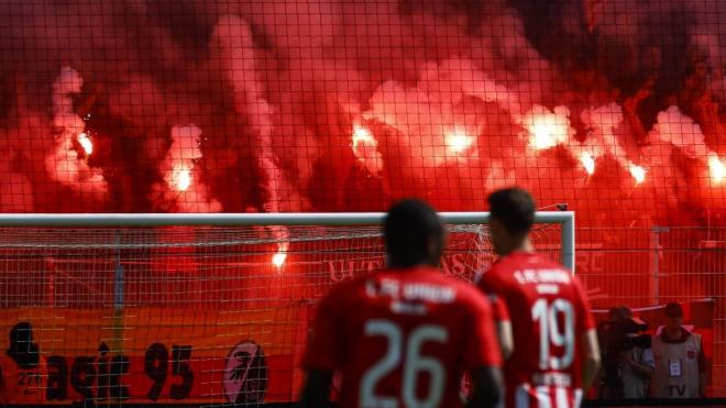 Los aficionados del Unión Berlín durante un partido de la Bundesliga. Foto: EFE