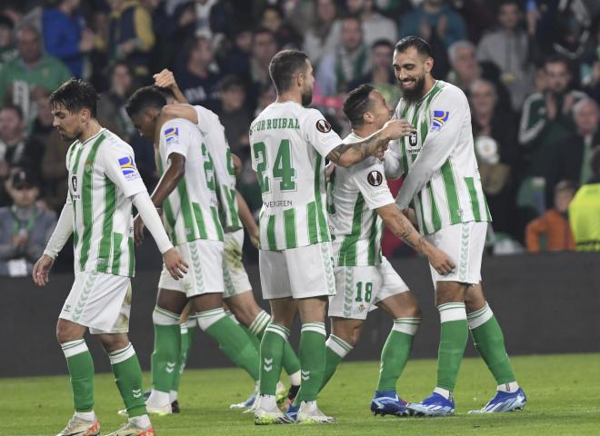 La celebración del gol de Borja Iglesias al Aris (Foto: Kiko Hurtado)