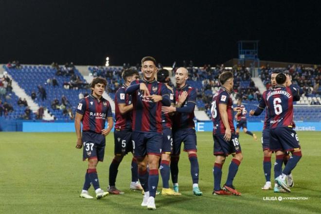 El Levante de Calleja celebra el gol de Pablo Martínez contra el Leganés. (Foto: LALIGA)