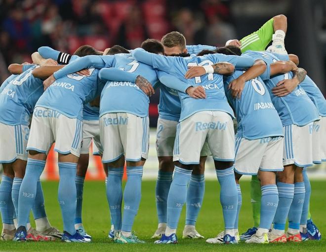 Los jugadores del Celta antes de empezar el partido (Foto: RC Celta).