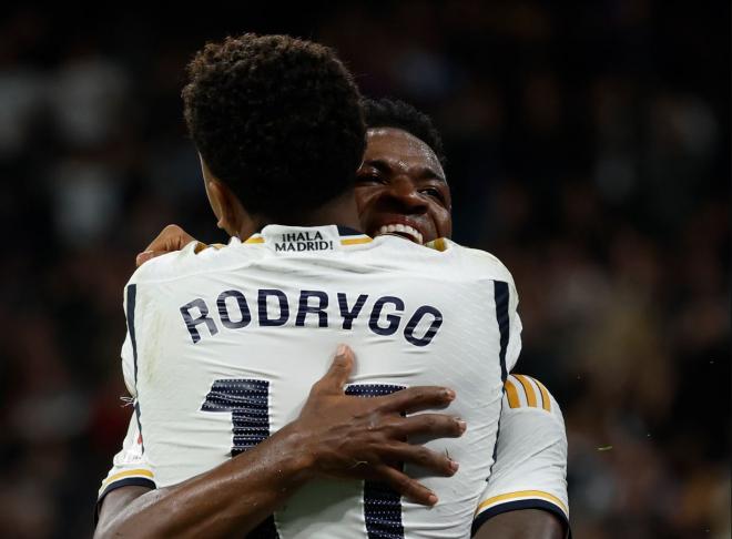Rodrygo y Vinicius Jr. celebran un gol en el Real Madrid-Valencia (Foto: RMCF).