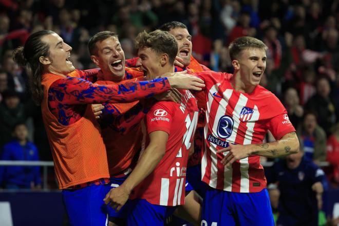 El Atlético celebra uno de los goles de la victoria sobre el Villarreal. (Foto: EFE).