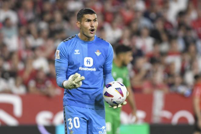 Fran Vieites en el derbi (Foto: Kiko Hurtado)