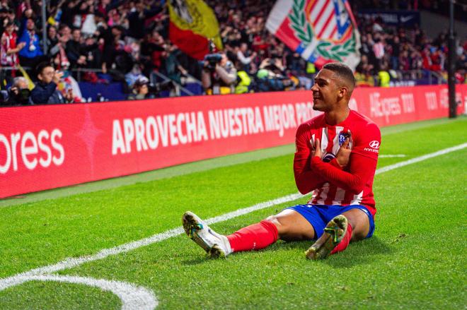 Samuel Lino celebra su gol en el Atlético-Villarreal (Foto: Cordon Press).