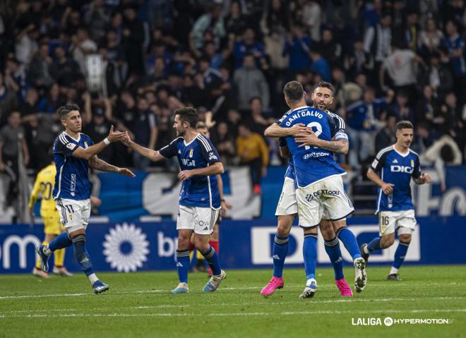 Los jugadores del Oviedo celebran el gol de Paulino (Foto: LALIGA).