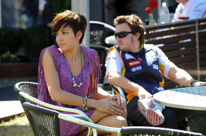 Fernando Alonso, fotografiado con Raquel del Rosario en 2009. (Cordon Press)