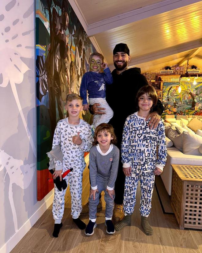 Maluma, con los hijos de Sergio Ramos (Foto: Instagram).