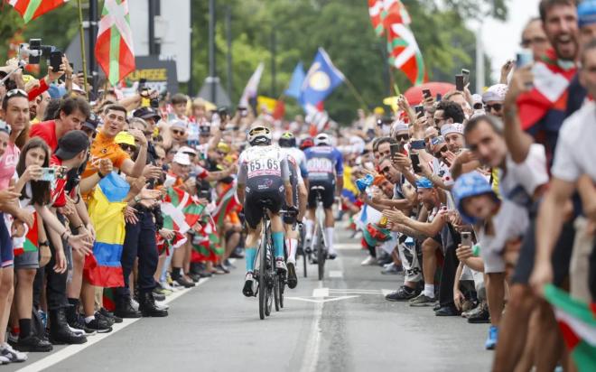 La afición volcada durante la primera etapa del Tour de Francia. Foto: EFE