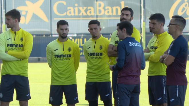 Marcelino dirige un entrenamiento del Villarreal esta temporada.