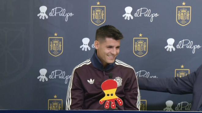 Morata se parte de risa con la respuesta de Rodrigo.