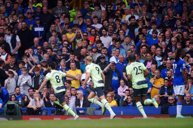 Haaland celebra su gol en el estadio del Everton.