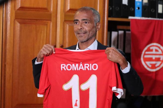 Romario, con la camiseta del América Río de Janeiro.