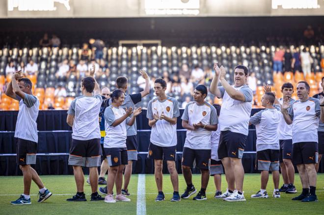 Pistoletazo de salida a LaLiga Genuine: el VCF Inclusivo, cargado de ilusión (Foto: Valencia CF).