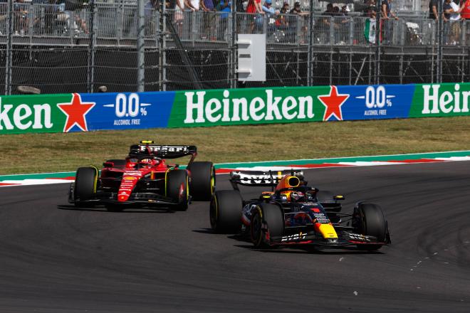 Max Verstappen y Carlos Sainz, durante este 2023 (Foto: Cordon Press).