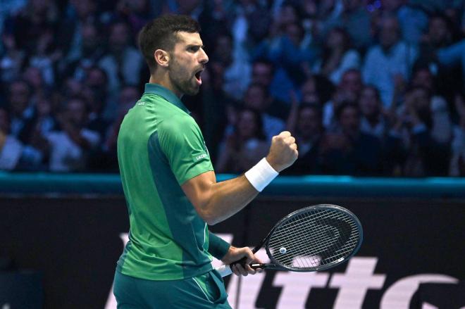 Djokovic celebra un punto frente a Sinner (FOTO: EFE).